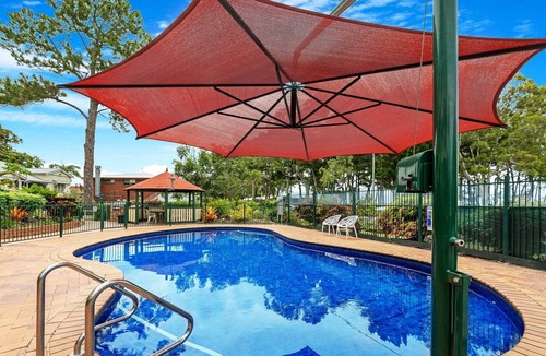 Torquay Apartment | Relaxing Getaway Steps Beach with Pool