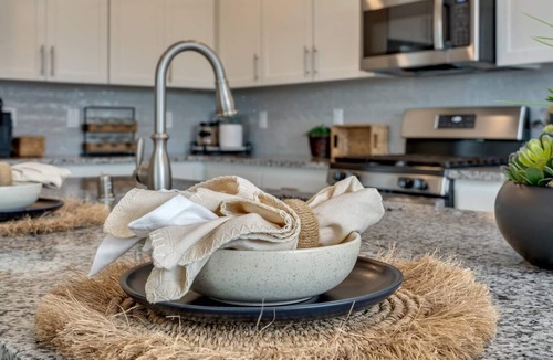 Carver House | Relaxing Getaway w/Pool Access!nn