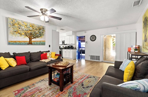 Winnetka House | Relaxing Getaway w/Game Room, Pickleball & More