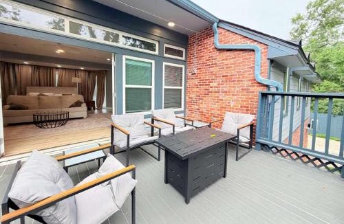Lakeview  Jefferson County House | Relaxing Getaway with Private Hot Tub 7 Br 4 bath