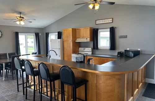 Addison Cottage | Relaxing Graham Lake Escape