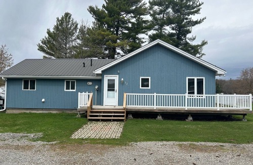 Addison Cottage | Relaxing Graham Lake Escape