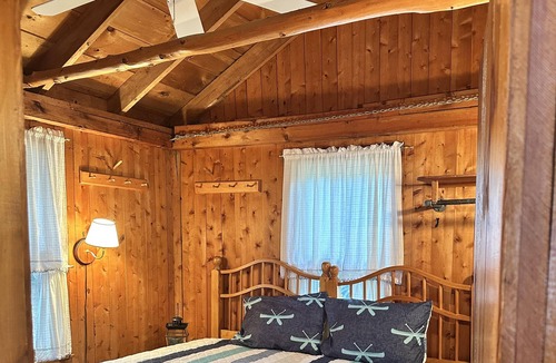 Belgrade Cabin | Relaxing Great Pond Getaway!