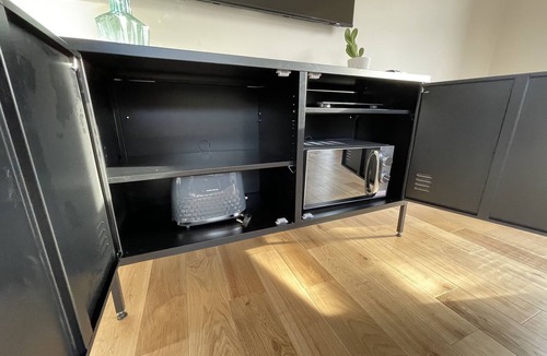 Wraysbury Cabin | Relaxing guest house with Jacuzzi & boat hire