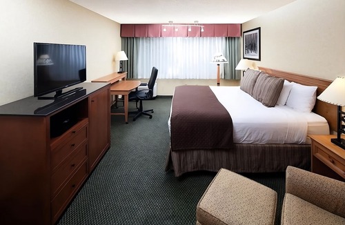 Kalispell Hotel | Relaxing Hideaway! Pets Allowed, Swimming Pool, Quick Drive to Kidsports Park!