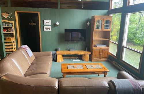 Hillside Beach Cabin | Relaxing Hillside Beach Cottage - Lake Winnipeg