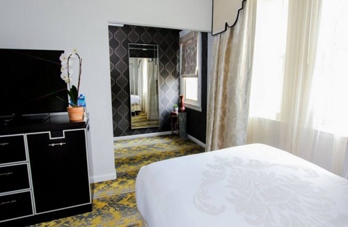 Kalorama Heights Hotel | Relaxing Historical Getaway in DC! 2 Units w/Gym Access & Nearby Local Sites!