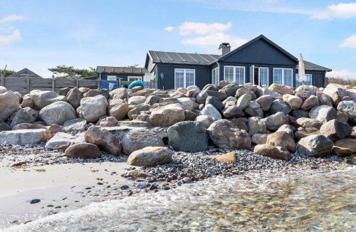 Rrvig House | Relaxing Holiday At The Waters Edge