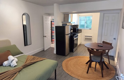 Parkside Apartment | Relaxing Hollywood studio 119