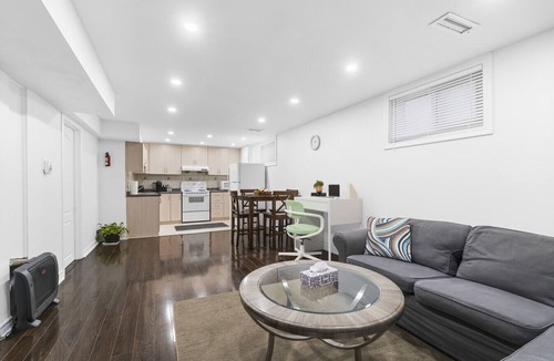 Erin Mills Condo | Relaxing Home Base | Quiet Area & Cozy Living