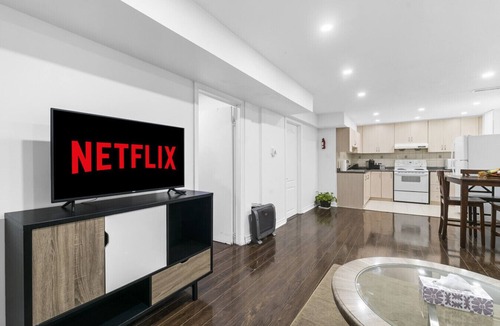 Erin Mills Condo | Relaxing Home Base | Quiet Area & Cozy Living