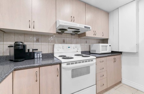 Erin Mills Condo | Relaxing Home Base | Quiet Area & Cozy Living