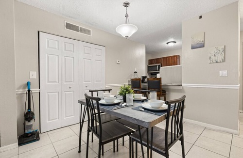 University Apartment | Relaxing Home By The Pond