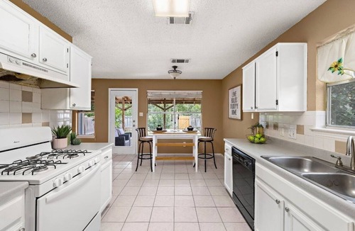 Los Indios House | Relaxing Home in North Austin
