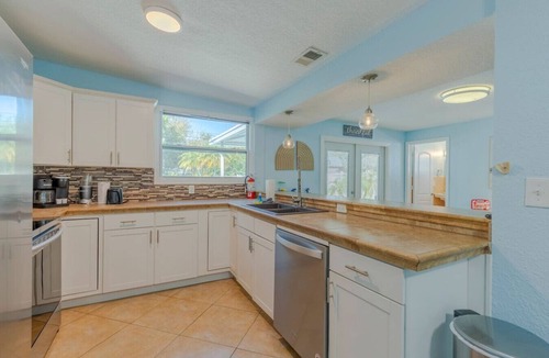Largo Villa | Relaxing home Mini-Golf/heated pool 2/2
