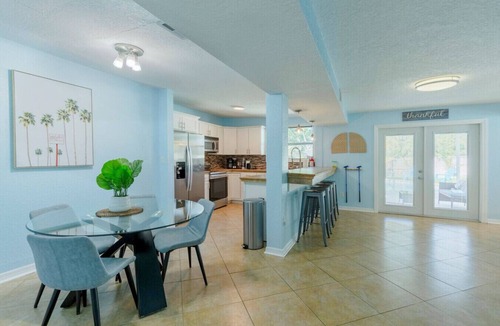 Largo Villa | Relaxing home Mini-Golf/heated pool 2/2