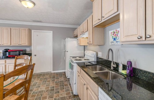 Monroe House | Relaxing home near Interstate 75
