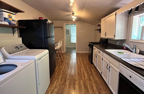 Independence House | Relaxing Home on the Outskirts!