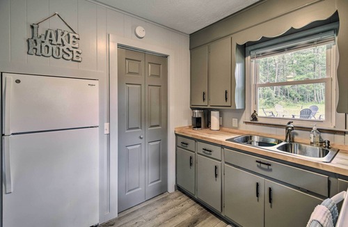 Ingles House | Relaxing home! Steps to the lake