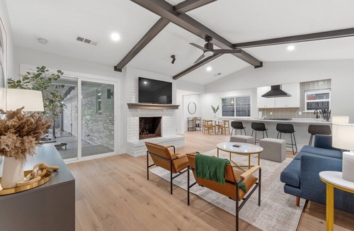 Buckner Terrace - Everglade Park House | Relaxing home with heated Pool and Spa & photo wall