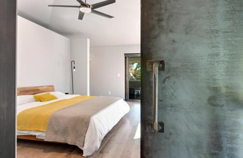 Old Town West House | Relaxing in Paradise with Private Rooftop Deck!