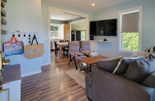 Kennydale House | Relaxing in Renton