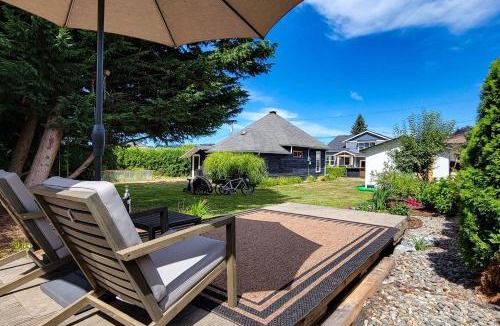 Kennydale House | Relaxing in Renton