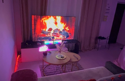 Freneuse Apartment | Relaxing Jacuzzi and boat Paris on the Seine