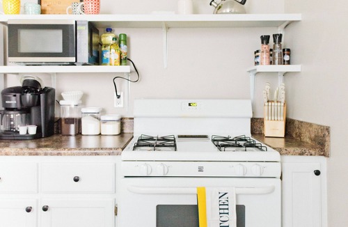 East Hill Apartment | Relaxing King Loft | Fast WiFi Access