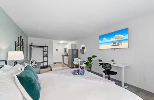 Highlands Apartment | Relaxing King Studio 5 Min from Zoo & Downtown