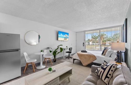 Highlands Apartment | Relaxing King Studio 5 Min from Zoo & Downtown