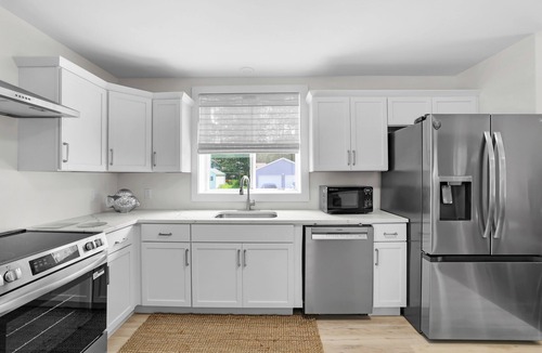 Wolcott House | Relaxing Lake House Retreat Family Friendly