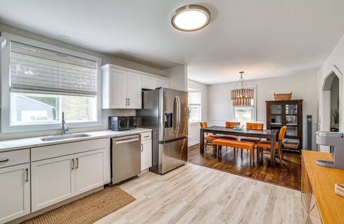 Wolcott House | Relaxing Lake House Retreat Family Friendly