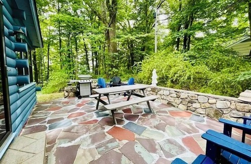 Cold Spring House | Relaxing Lake Retreat in Cold Spring