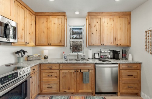 Pottsboro House | Relaxing Lake Texoma Stay, Walk to Community Beach