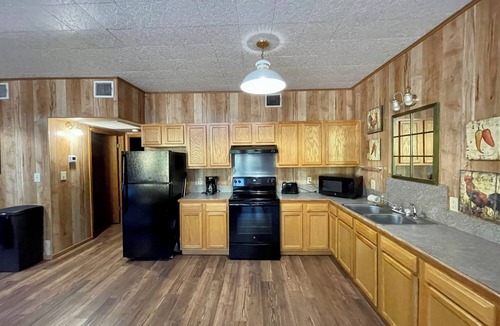 Zwolle Cabin | Relaxing Lake-View Cabin with Vaulted Great Room, Full Kitchen & Outdoor Firepit