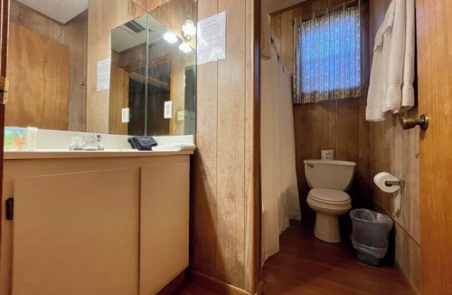 Zwolle Cabin | Relaxing Lake-View Cabin with Vaulted Great Room, Full Kitchen & Outdoor Firepit
