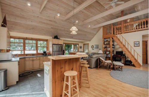Kingston Cottage | Relaxing Lake Waterfront Home