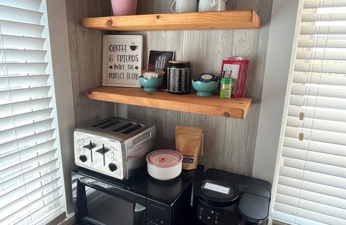 Kingsville Cottage | Relaxing lakefront cottage near wineries and beach