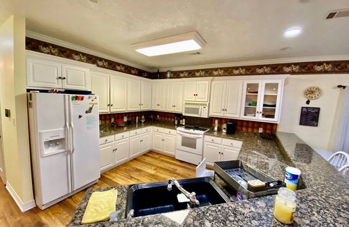 Hillister House | Relaxing Lakefront Getaway Near Houston with Private Dock and Porch Views!