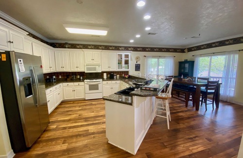 Hillister House | Relaxing Lakefront Getaway Near Houston with Private Dock and Porch Views!