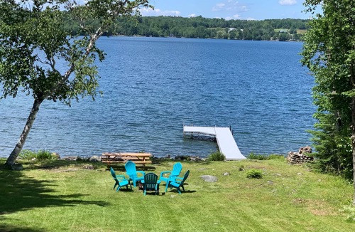Dexter Cottage | Relaxing Lakefront Getaway!