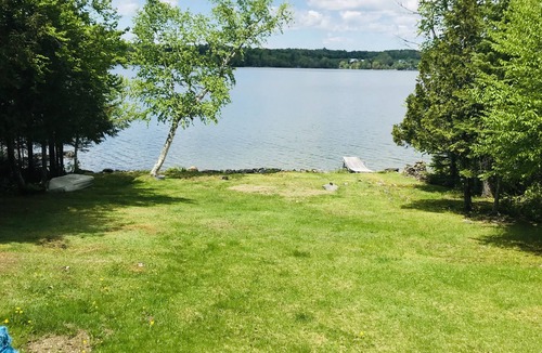 Dexter Cottage | Relaxing Lakefront Getaway!