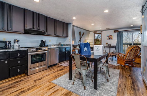 Big Cedars House | Relaxing Lakefront King Suite Near Big Cedar, Deck, Full Kitchen Shared Hot Tub & Free Tickets