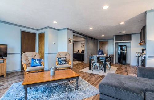 Big Cedars House | Relaxing Lakefront King Suite Near Big Cedar, Deck, Full Kitchen Shared Hot Tub & Free Tickets