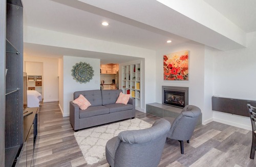 Federal Way House | Relaxing Lakefront Suite