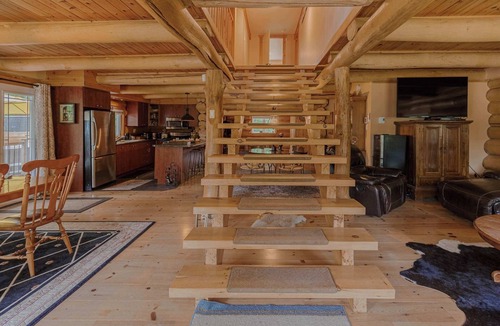 Notre-Dame-du-Laus Cabin | Relaxing Lakeside Getaway with Sauna & Hot Tub