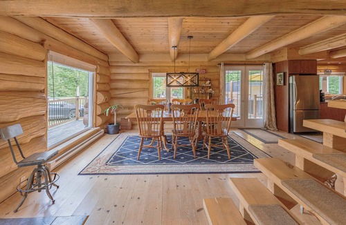 Notre-Dame-du-Laus Cabin | Relaxing Lakeside Getaway with Sauna & Hot Tub