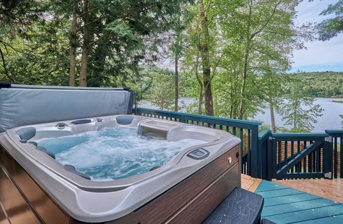 Smallwood Cottage | Relaxing Lakeview Cottage in Smallwood