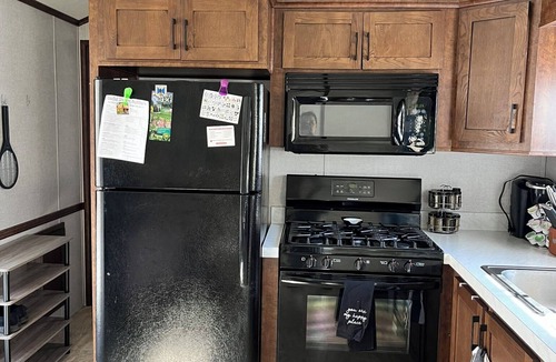 Wantage House | Relaxing large corner property with Campfire.